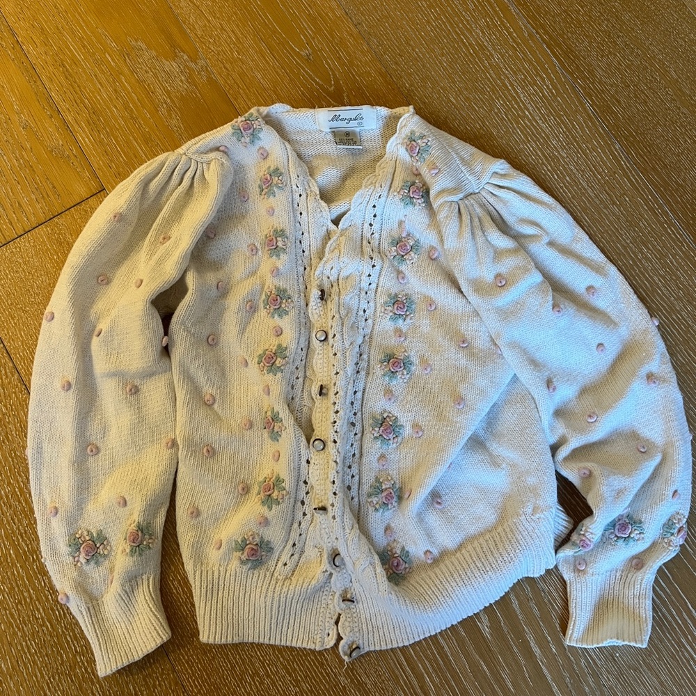 SOLD Vintage grandma style cardigan
